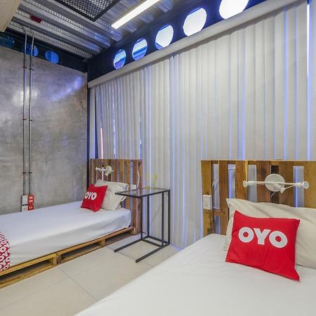 Oyo 1084 Guyasuka Ratchada Hotel Банкок Екстериор снимка