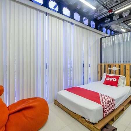 Oyo 1084 Guyasuka Ratchada Hotel Банкок Екстериор снимка