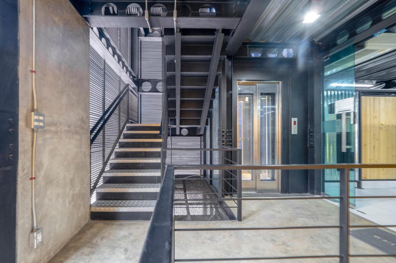 Oyo 1084 Guyasuka Ratchada Hotel Банкок Екстериор снимка