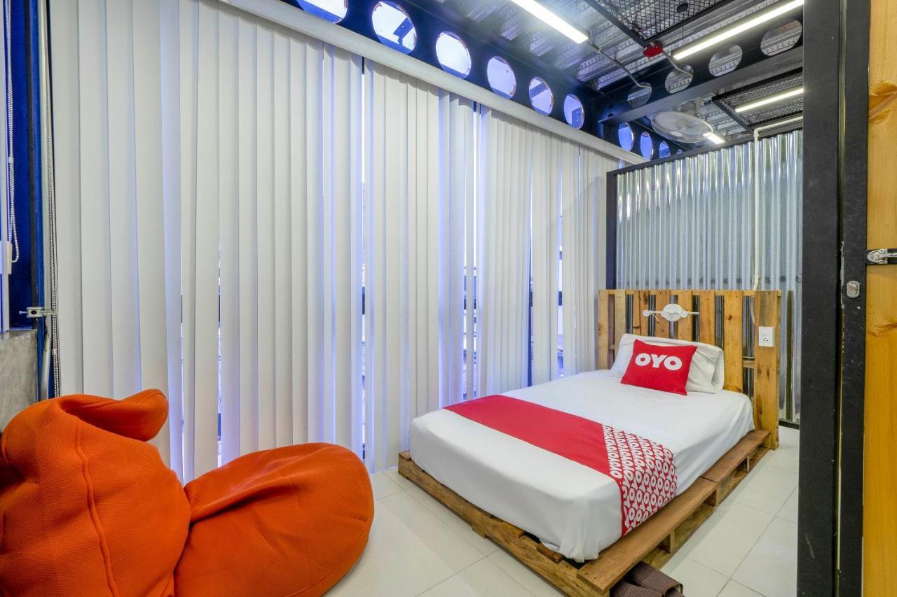 Oyo 1084 Guyasuka Ratchada Hotel Банкок Екстериор снимка